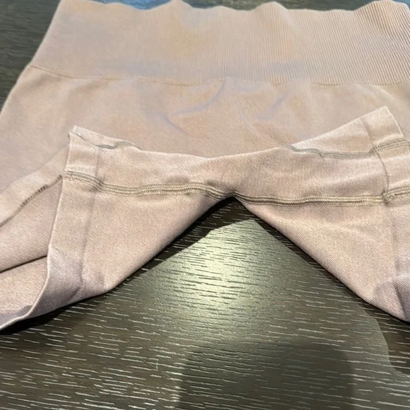 TNA High-Waisted Ribbed Shorts - Picture 4 of 6